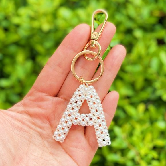 Hand Knitted Retro Pearl Initial Key Chain - Picture 4 of 16